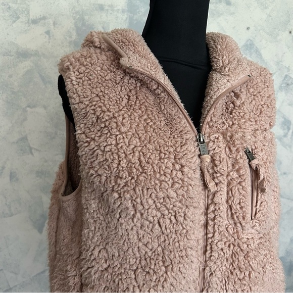 Weatherproof Vintage Ladies' Comfy Teddy Bear Vest Blushing Pink Size S - Picture 2 of 7